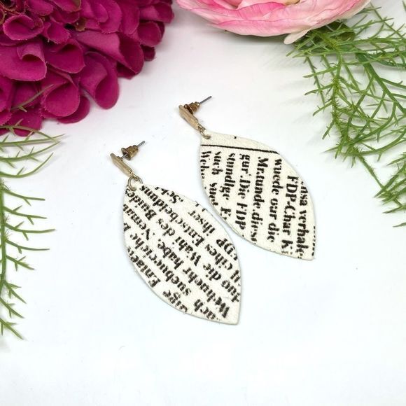 Jewelry - NEW⚜️REAL LEATHER & Fur Script Pattern Dangly Earrings